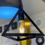 اویز مثلث تک شعله مشکی فلزی